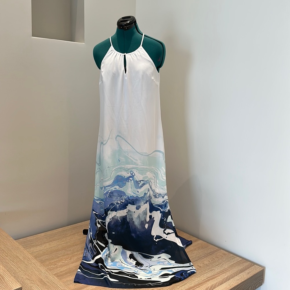 Bar III long Osaka Print Beach Dress size small. Never worn. Excellent condition